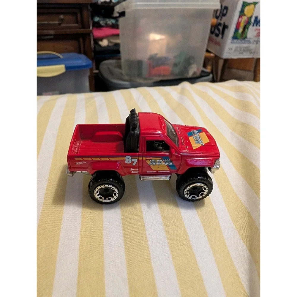 Hot Wheels 2013 Mattel Monster Jam RIG STORM 8 Truck Clear/Yellow/White